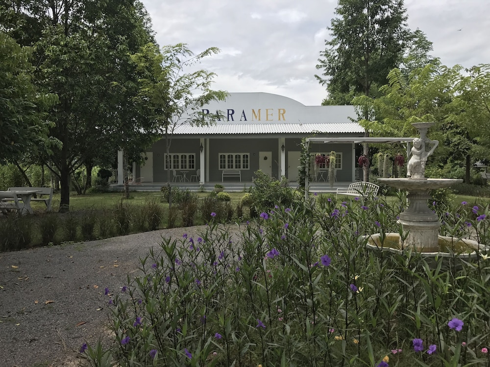 Paramer Resort Suanphung in Suan Phueng, Thailand