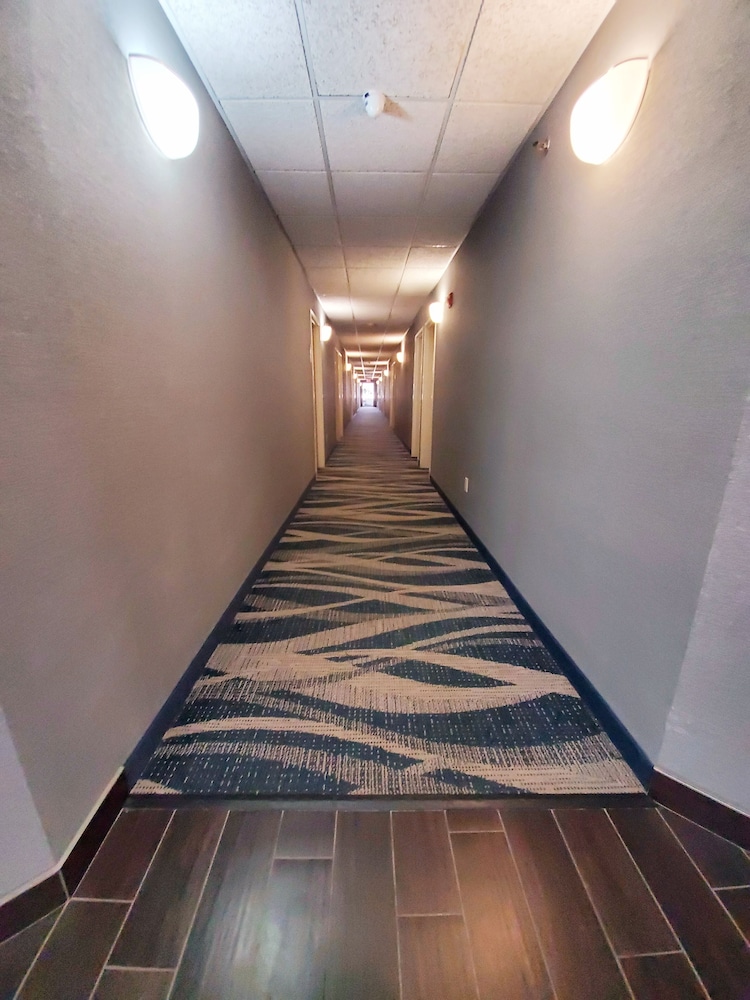 Americas Best Value Inn & Suites Racine - photo 41
