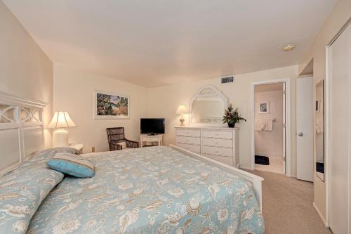 Sea Grape Inn 3 Beachfront Property — 4-Star Luxury Hotel in Longboat Key, United States