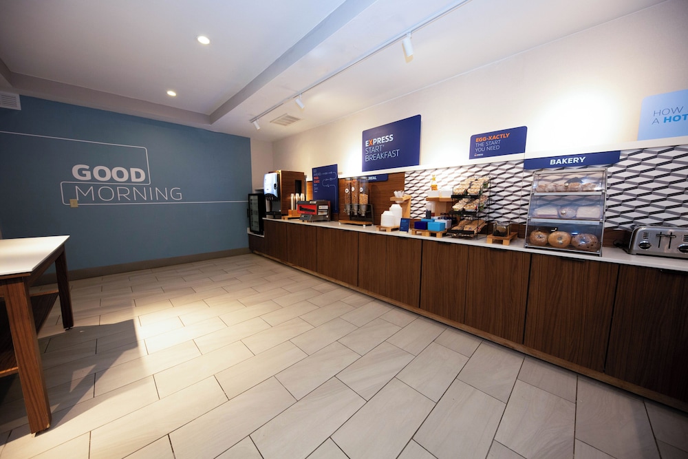 Holiday Inn Express Hotel & Suites Canyon by IHG - photo 62