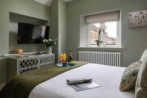 Little Gem Cottage Luxury cottage Bourton dog friendly parking Gdn — 4-Star Luxury Hotel in Bourton On The Water, United Kingdom