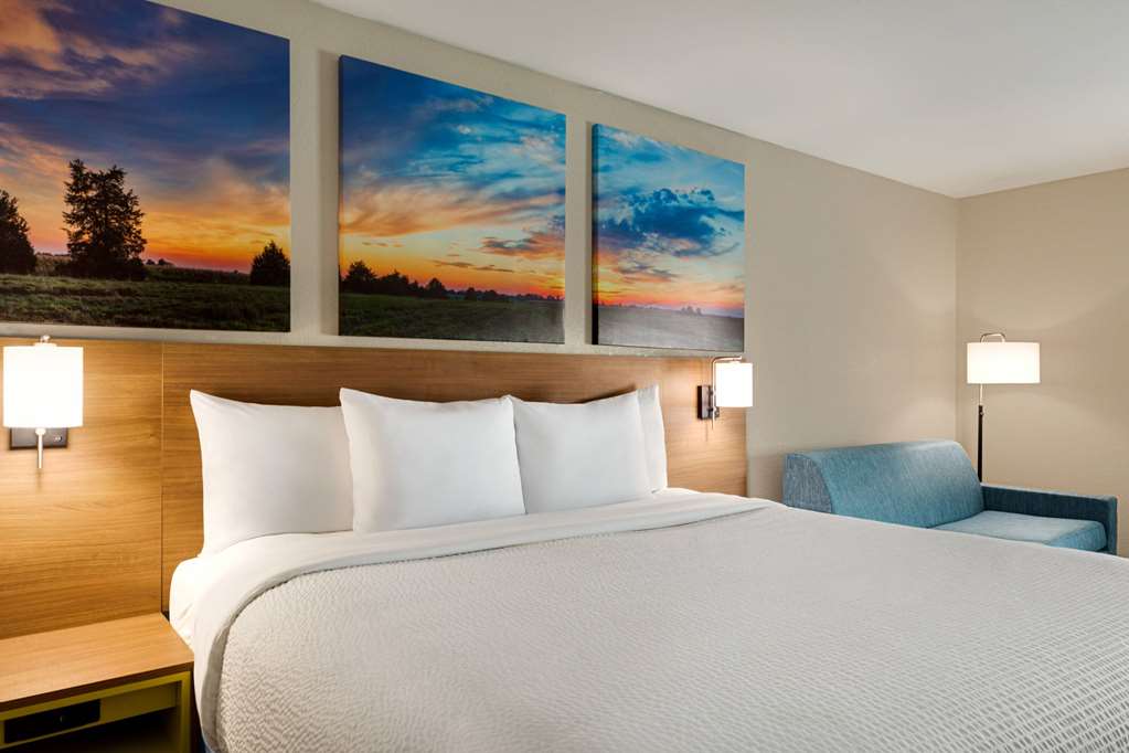 Days Inn by Wyndham Hillsboro - photo 23