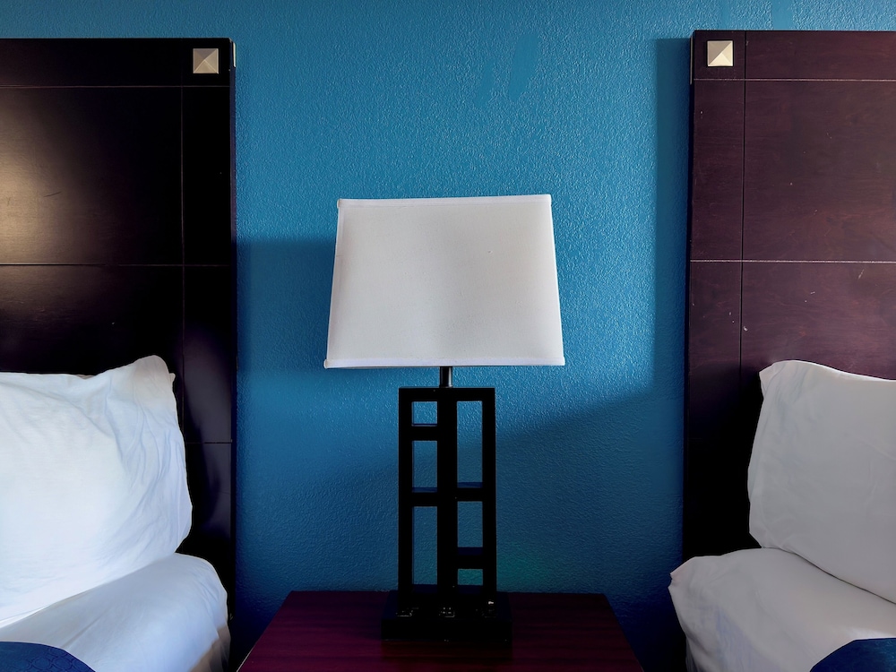 Economy Inn & Suites Cedar Rapids - photo 7