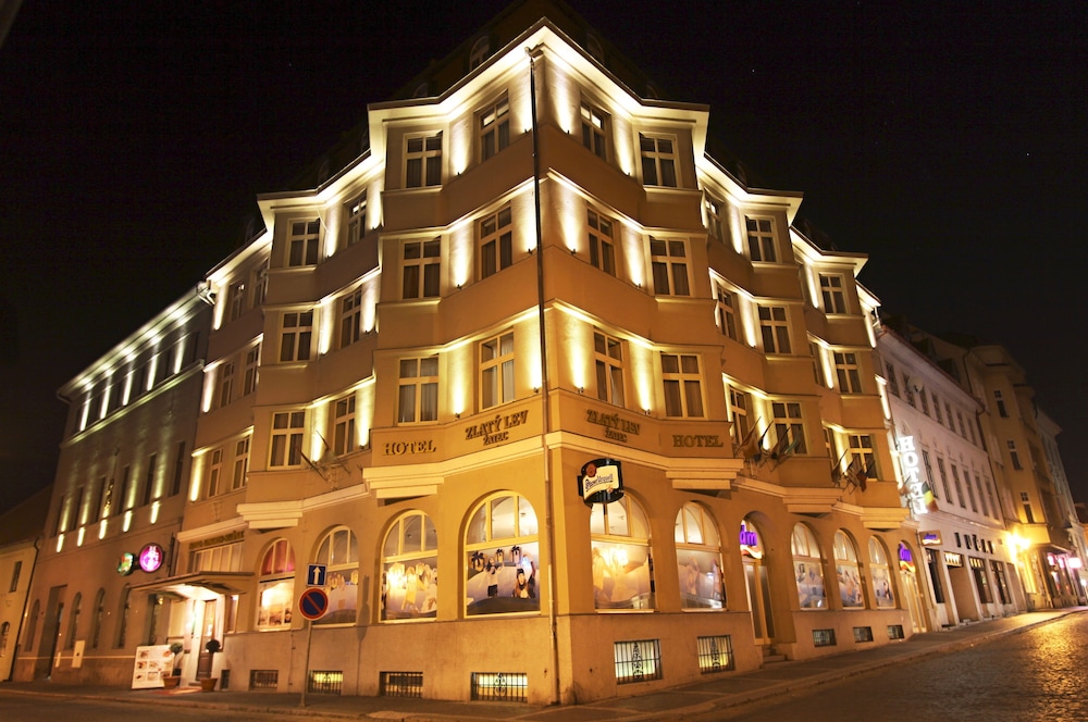Hotel Zlaty Lev Zatec — 4-Star Luxury Hotel in Zatec, Czech Republic