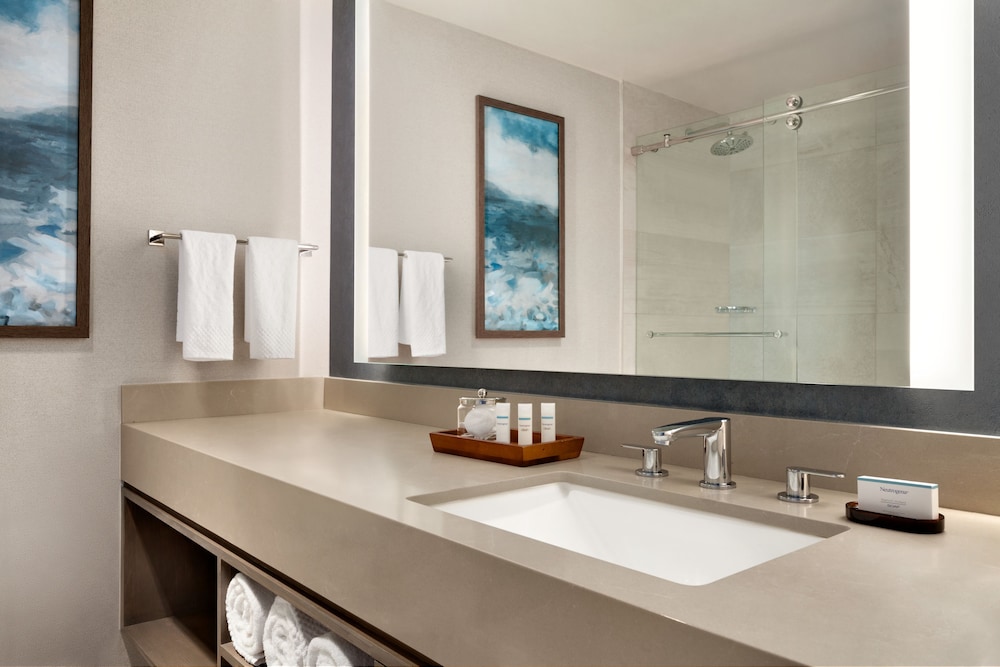 Embassy Suites by Hilton Monterey Bay Seaside - photo 35