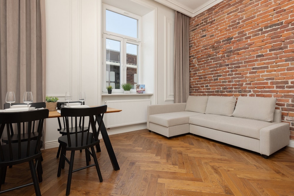 Apartment Strzelecka Old Town Cracow by Renters Prestige — 4-Star Luxury Hotel in Krakow, Poland