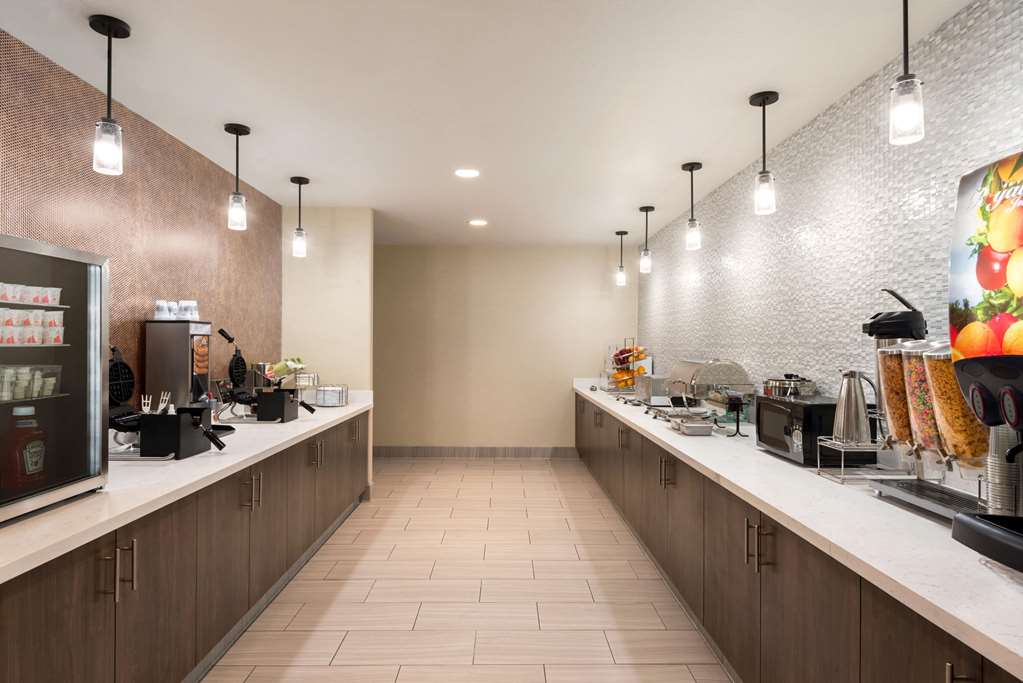 La Quinta Inn & Suites by Wyndham Clovis CA - photo 19