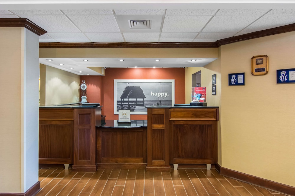 Hampton Inn South Hill - photo 7