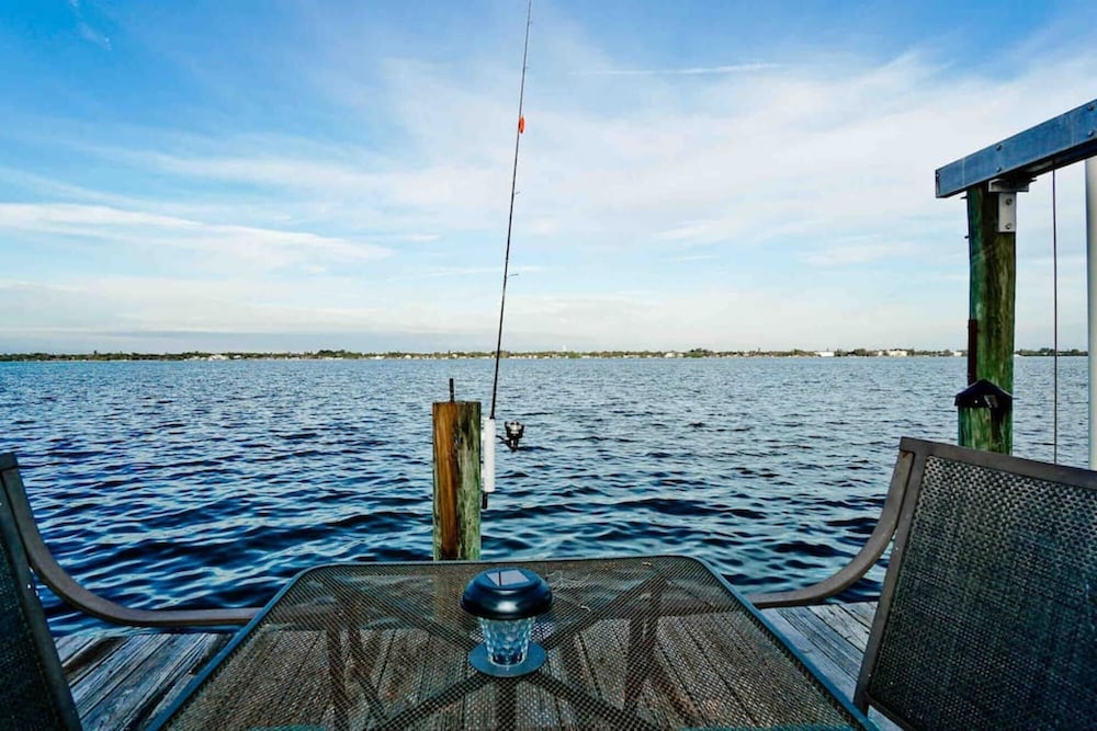 Gorgeous Waterfront Mermaid's Retreat Wows - photo 23