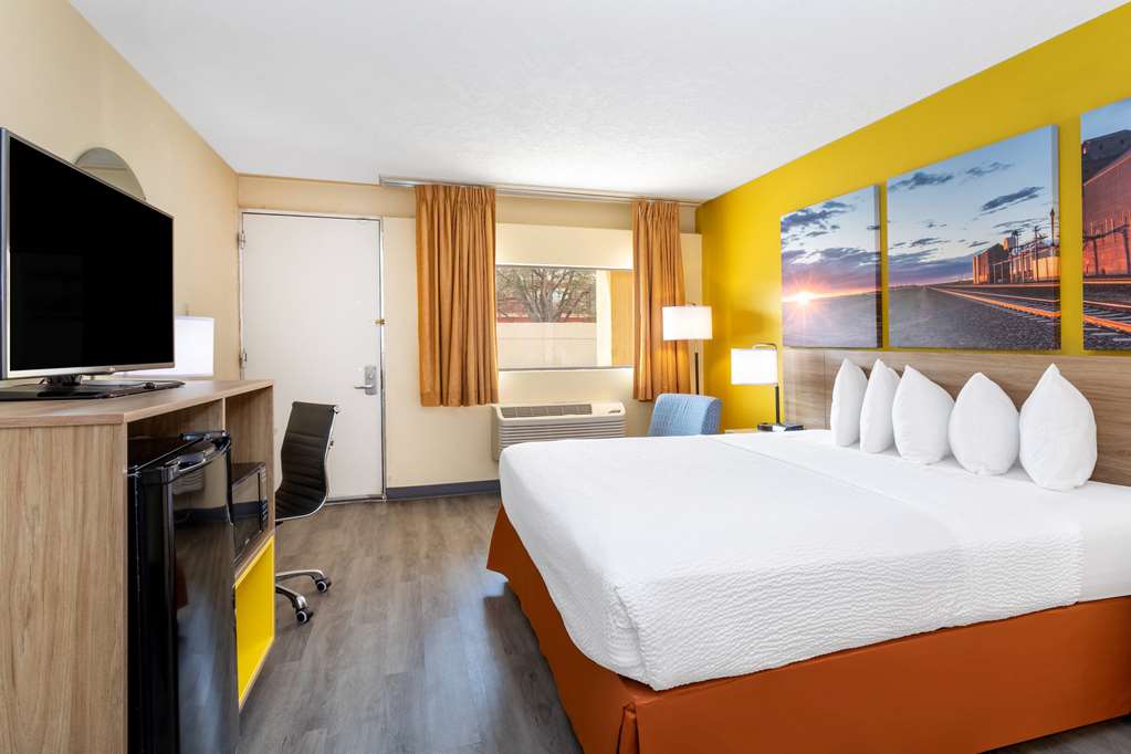 Days Inn & Suites by Wyndham Clovis - photo 14