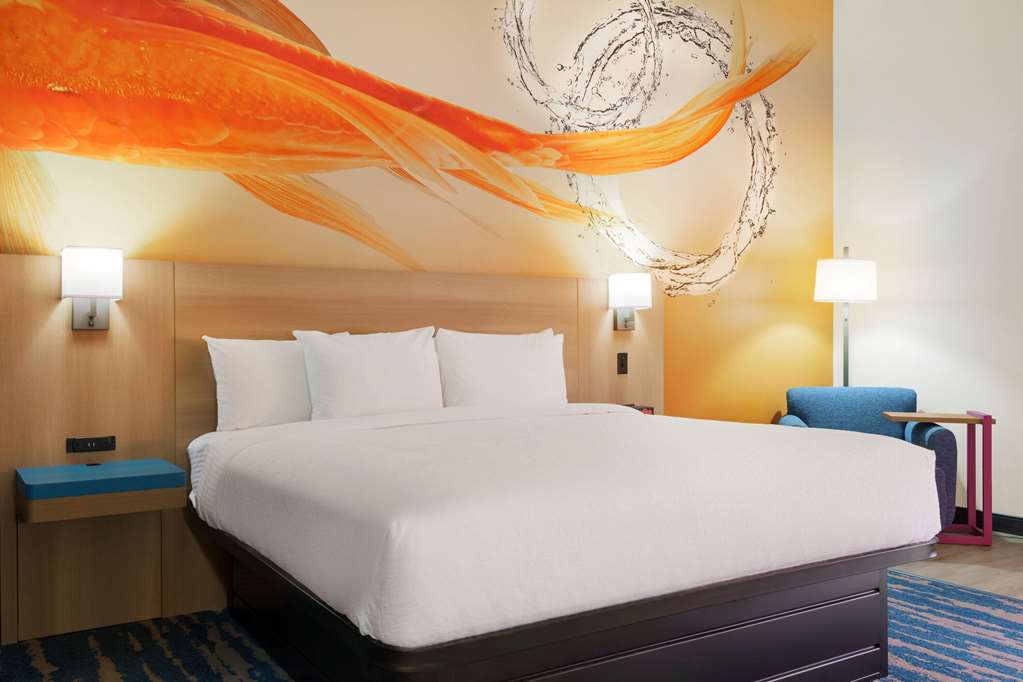 La Quinta Inn & Suites by Wyndham San Antonio Seaworld LAFB - photo 21