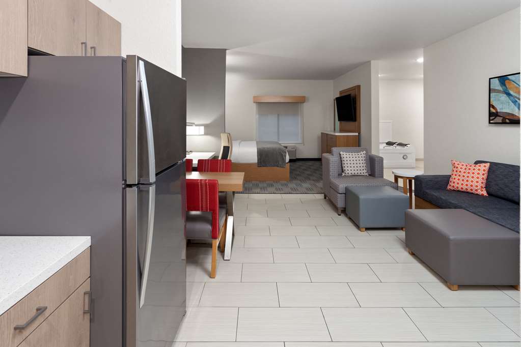 La Quinta Inn & Suites Coralville Iowa City - photo 20