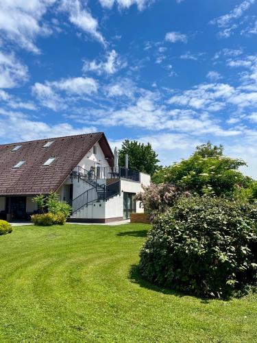 Schusterhof Pondorfer - carbon neutral hotel in Doelsach