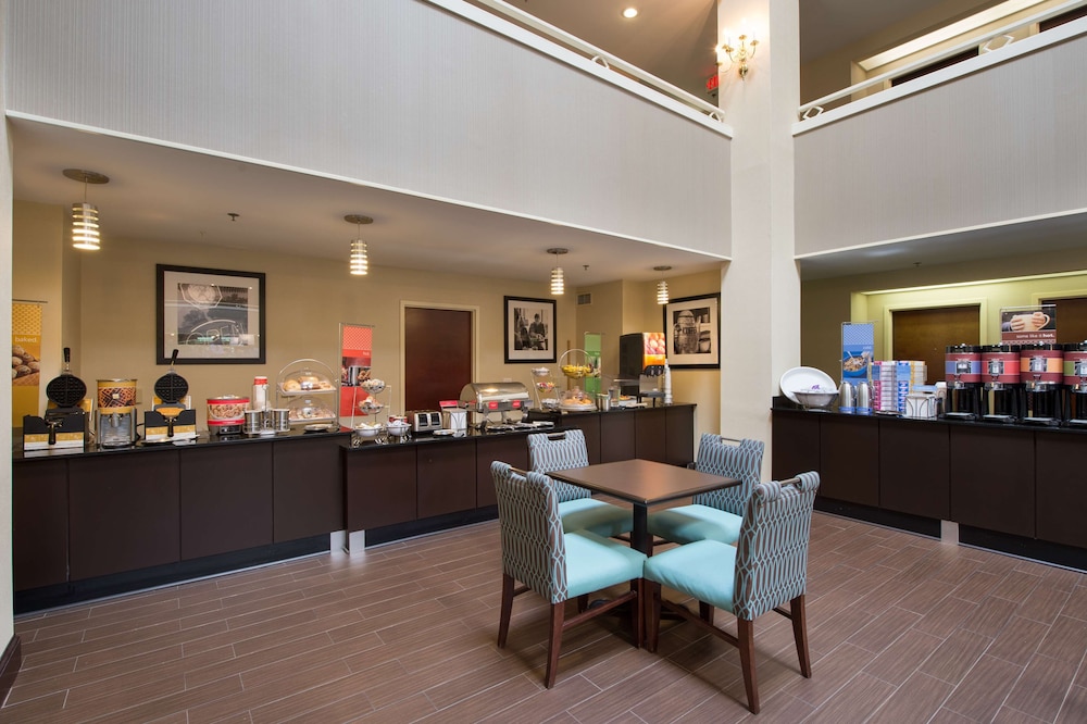 Hampton Inn Cornelia - photo 21