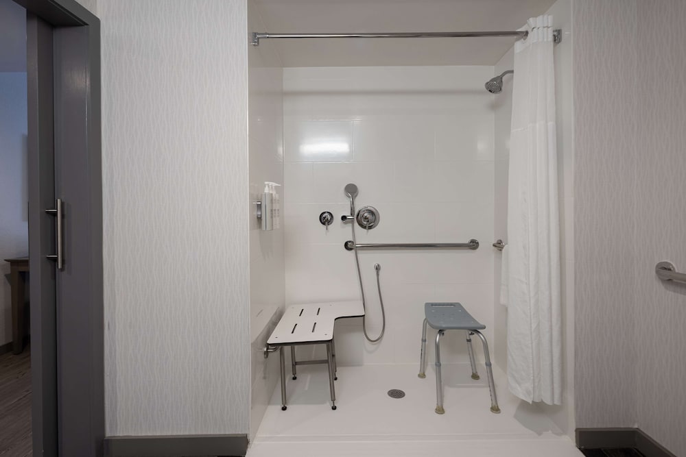 Hampton Inn & Suites Miami Wynwood Design District - photo 31