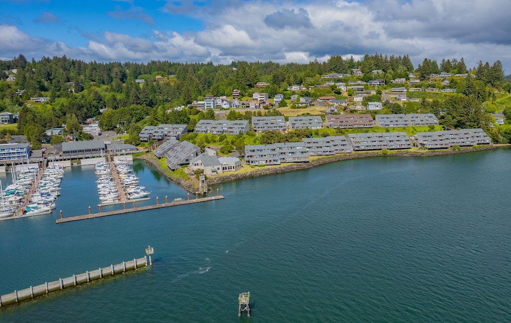 Embarcadero Resort Hotel & Marina - photo 104