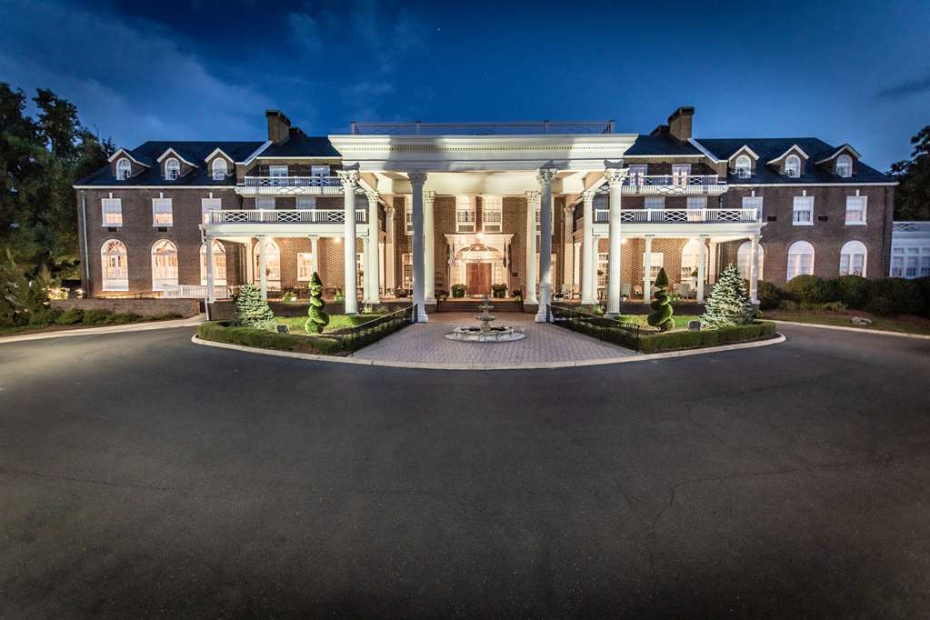 Mimslyn Inn Historic Hotels Of America - carbon neutral hotel in Luray