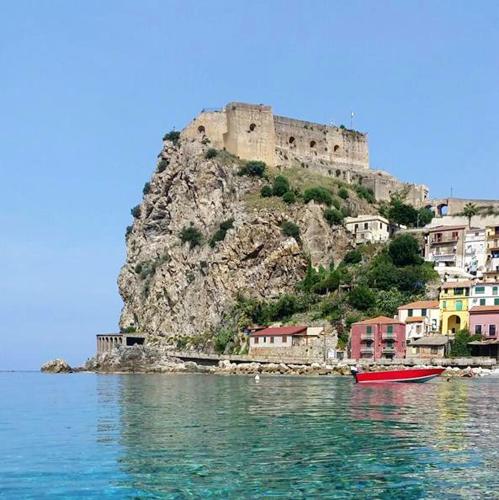 Apartment With 3 Bedrooms in Scilla With Wonderful sea View Furnished Balcony and Wifi 350 m From the Beach — 4-Star Luxury Hotel in Scilla, Italy