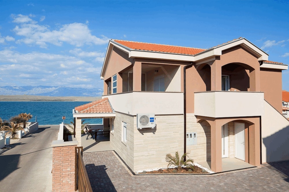 Apartments Vista — 4-Star Luxury Hotel in Vir, Croatia