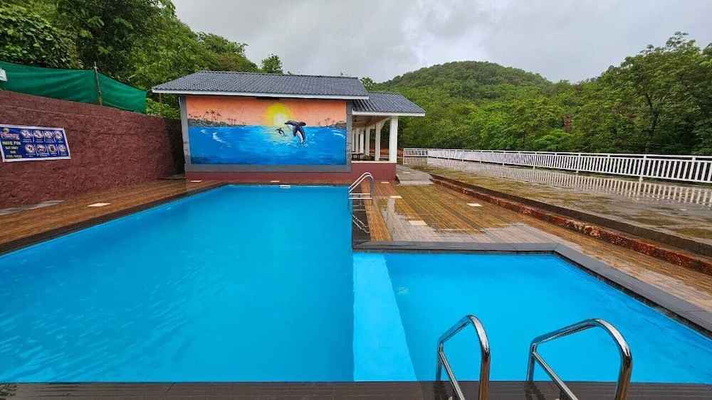 Nisarg Resort — hotel in Guhagar