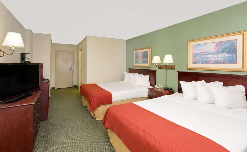 Baymont by Wyndham Keokuk - photo 9