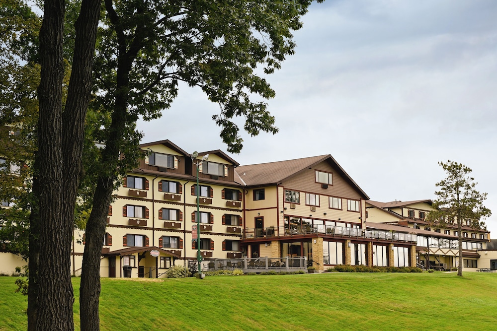 Chestnut Mountain Resort - carbon neutral hotel in Galena
