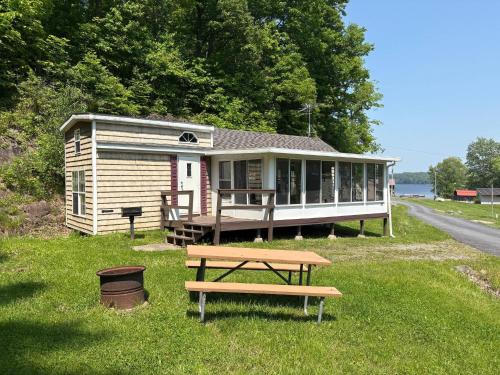 Classic Camper On Black Lake — Hammond