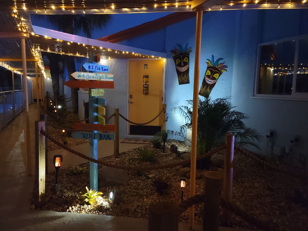 Kon Tiki Inn - photo 42