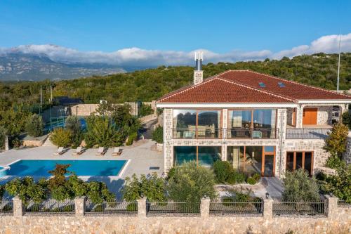 Villa Carevic with Indoor & Outdoor Pool — 4-Star Luxury Hotel in Kotor, Montenegro
