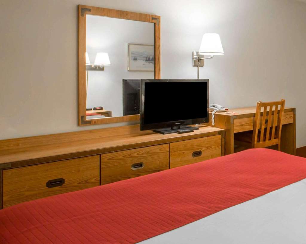 Rodeway Inn Lake Placid South - photo 9