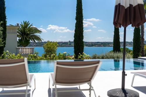 Villa Silvia Apartments — 4-Star Luxury Hotel in San Felice Del Benaco, Italy