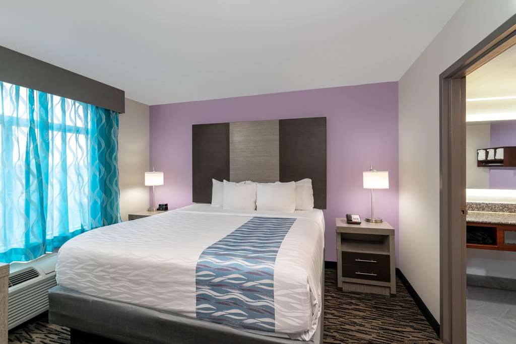 La Quinta Inn & Suites by Wyndham Clarksville - photo 25
