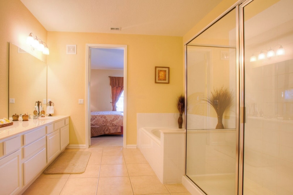 Lovely Third floor Vista Cay Resort Condo - photo 16