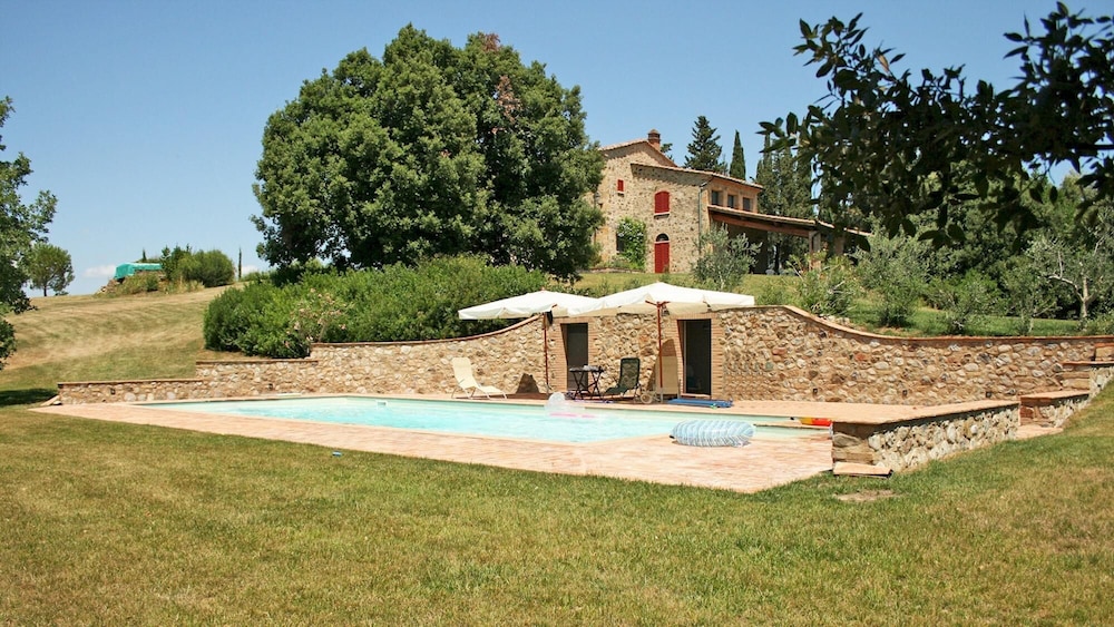 Cosciano 12 Emma Villas — 4-Star Luxury Hotel in Pomarance, Italy