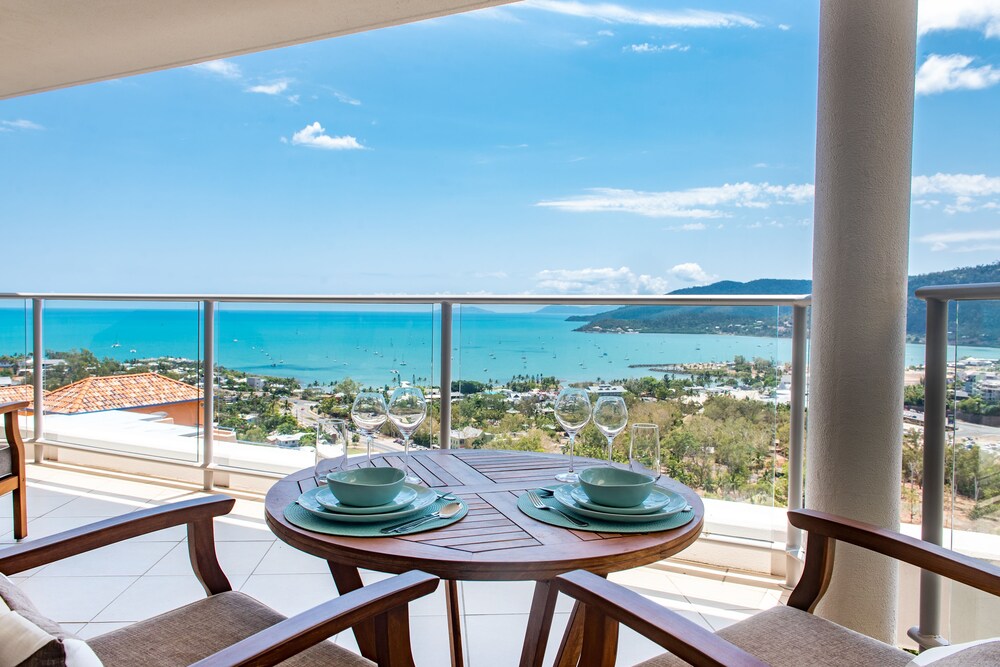 Tranquility on Seaview Airlie Beach — 4-Star Luxury Hotel in Airlie Beach, Australia