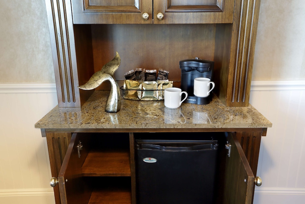 Madison Beach Hotel - photo 30