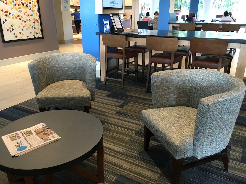 Holiday Inn Express & Suites Oswego by IHG - photo 29