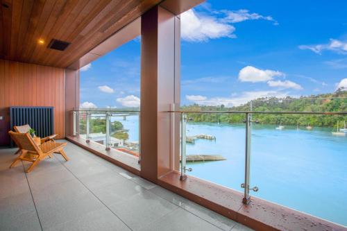 Catalina Bay Seascape with Bay Views & Carpark — 4-Star Luxury Hotel in Auckland, New Zealand