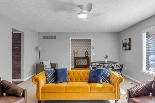 Lake Barkley Retreat Newly Renovated 5 BR — 4-Star Luxury Hotel in Cadiz, United States