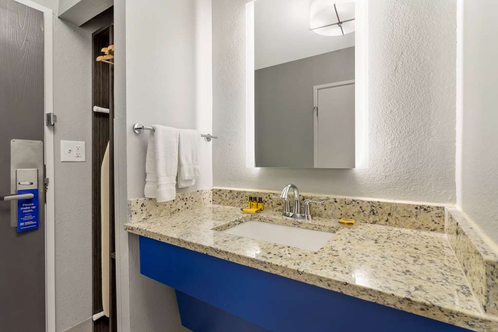 Best Western Plus Magnolia Inn Suites - photo 35