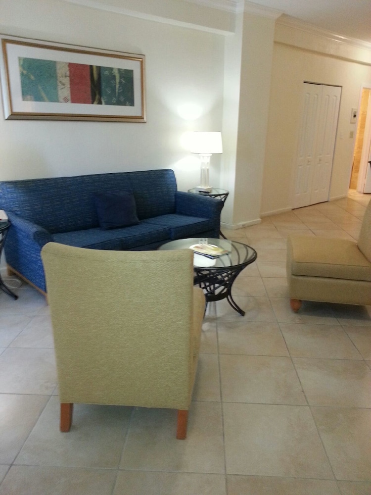 Hollywood Beach Resort two Bedrooms Sleeps 6 - photo 2