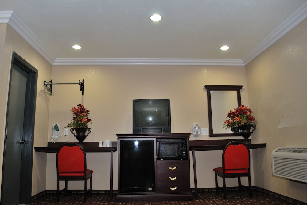 Budget Inn Anaheim - photo 9