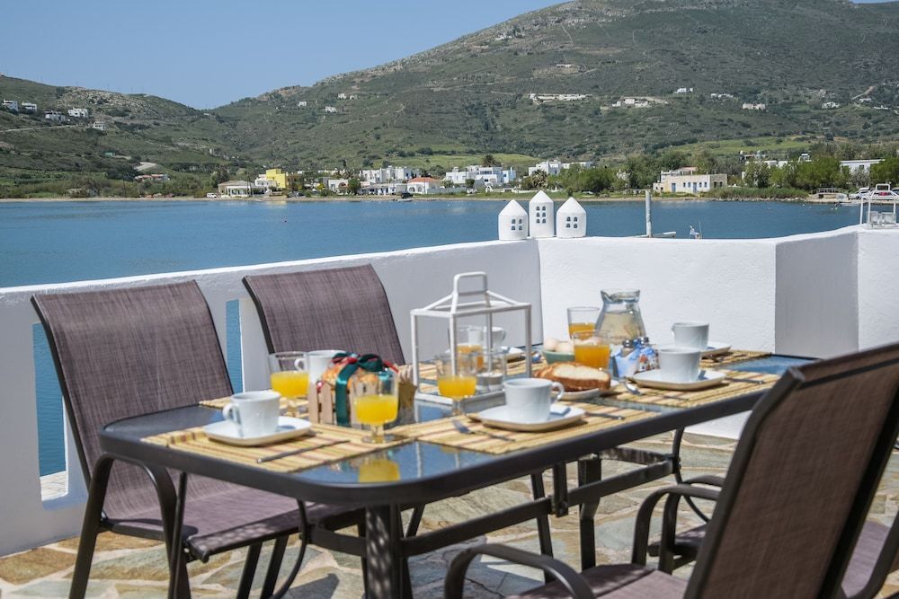 The Veranda of Gavrion Premium Cycladic House — 4-Star Luxury Hotel in Andros, Greece