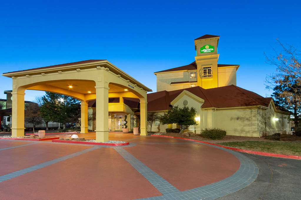 La Quinta Inn & Suites by Wyndham Albuquerque West - photo 3