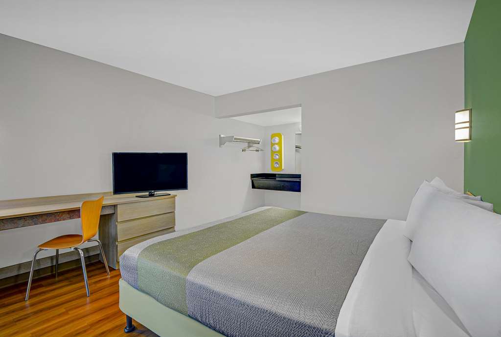 Motel 6 Tallahassee FL Downtown - photo 8