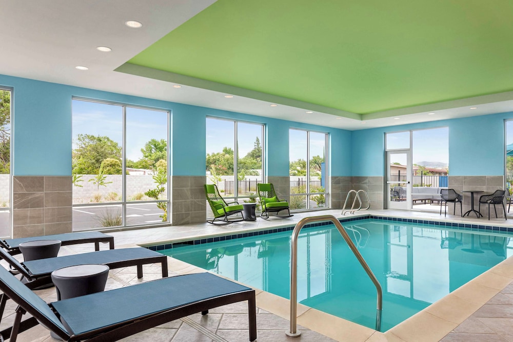 Hampton Inn & Suites Oroville - photo 18