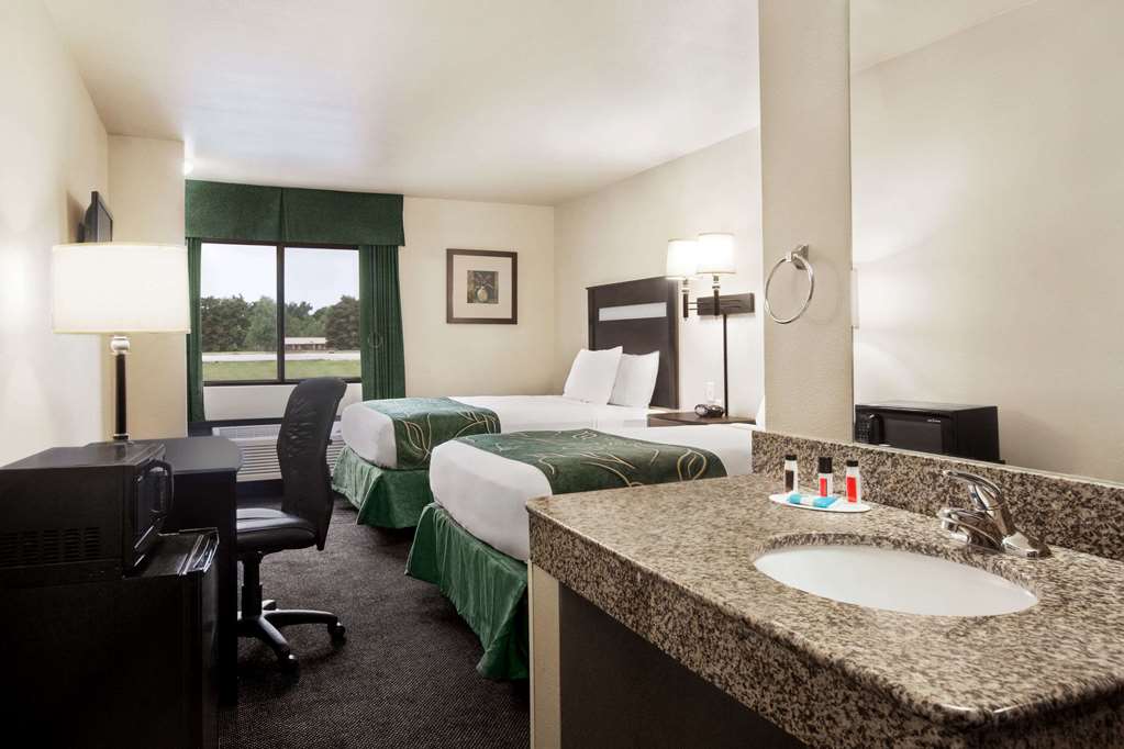 Travelodge by Wyndham Livonia - photo 12