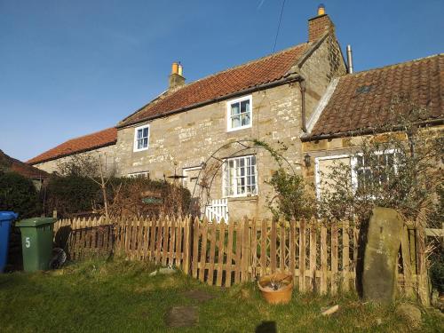 Holly Cottage — 4-Star Luxury Hotel in Whitby, United Kingdom