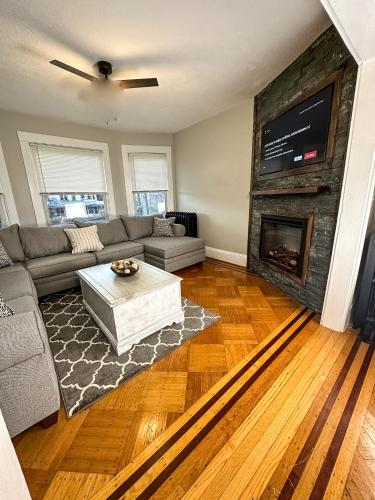 The Allen House 3 Bedroom 2 Full Bath Private Gorgeous Apartment Sleeps 8