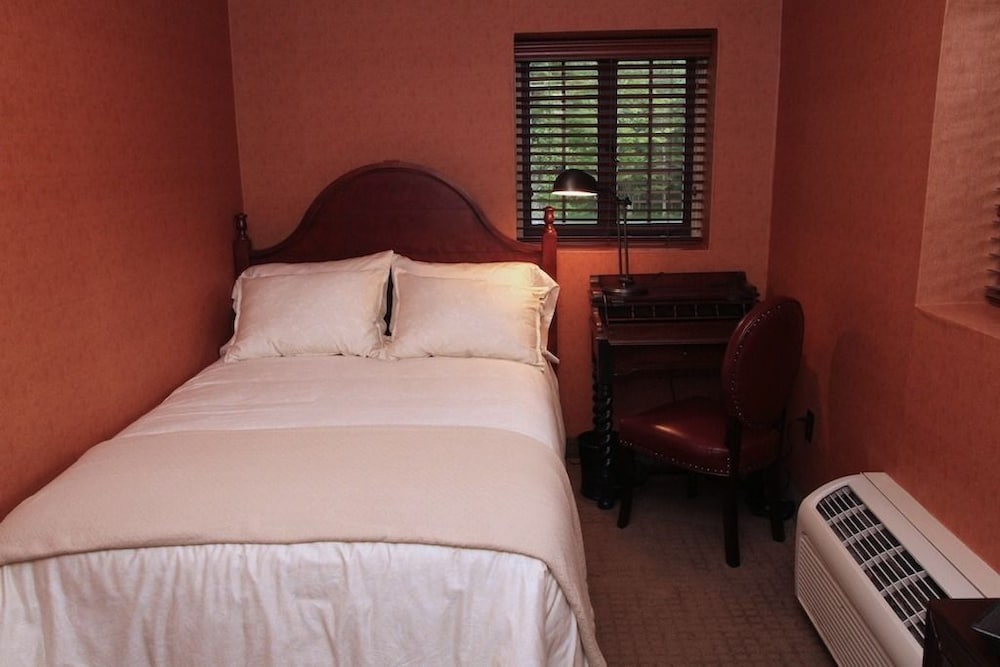 The Beaumont Inn - photo 7